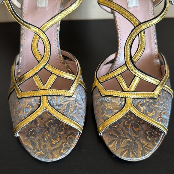 Vintage Prada 4 inch heels. Size 38 1/2. Matelasse + Silk Oro Antico. RARE!!!! - Picture 3 of 16